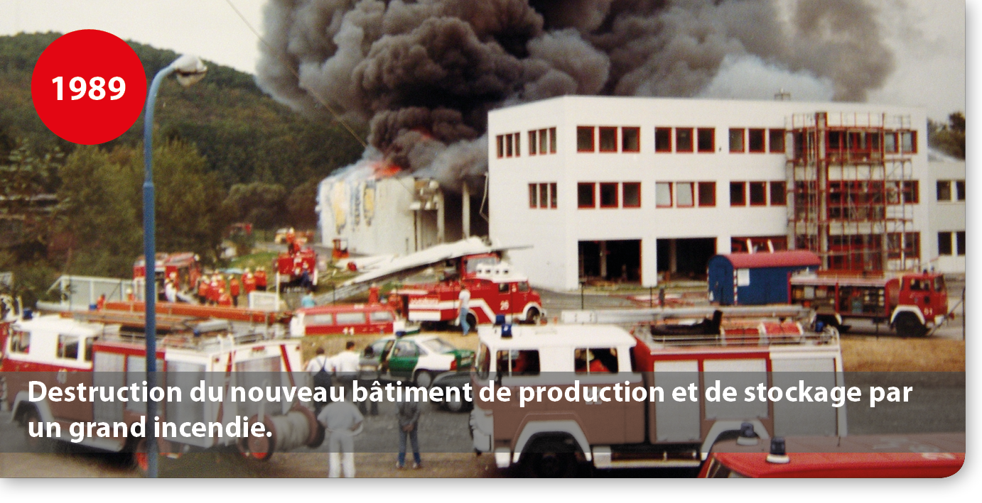Destruction du nouveau bâtiment de production et de stockage par un grand incendie.
